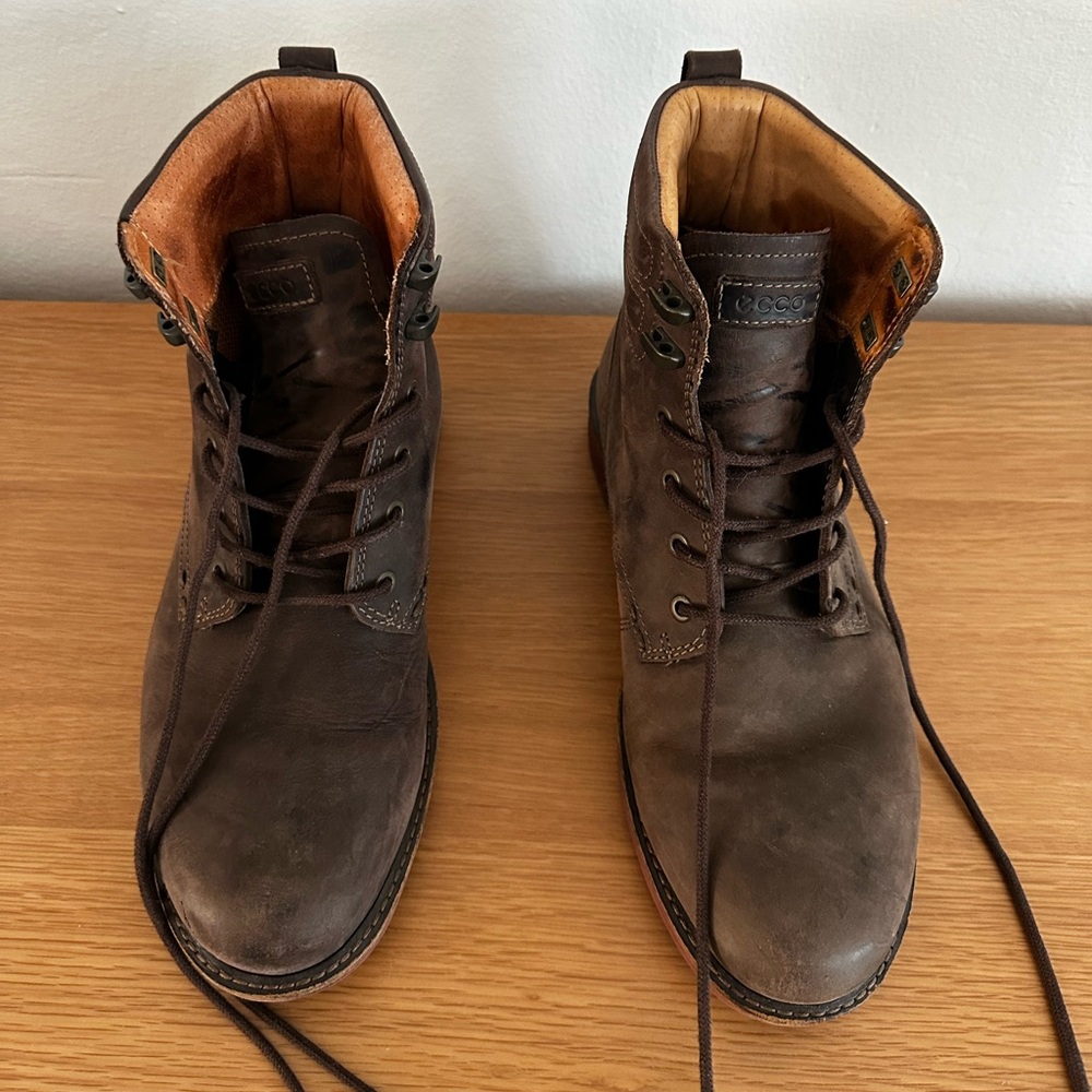 Men’s Ecco boots, size 42